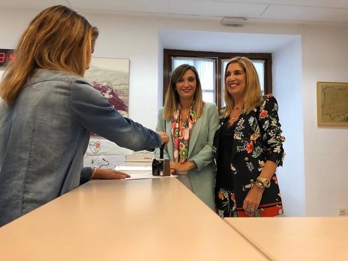 Las parlamentarias del PSOE por Huelva Manuela Serrano y María Márquez.