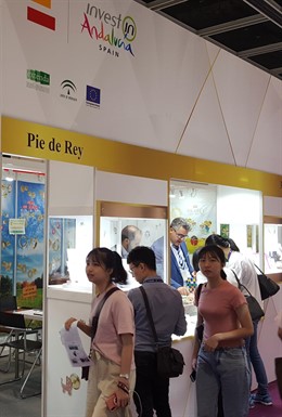 Uno de los estand en la Feria de Joyería de Hong Kong