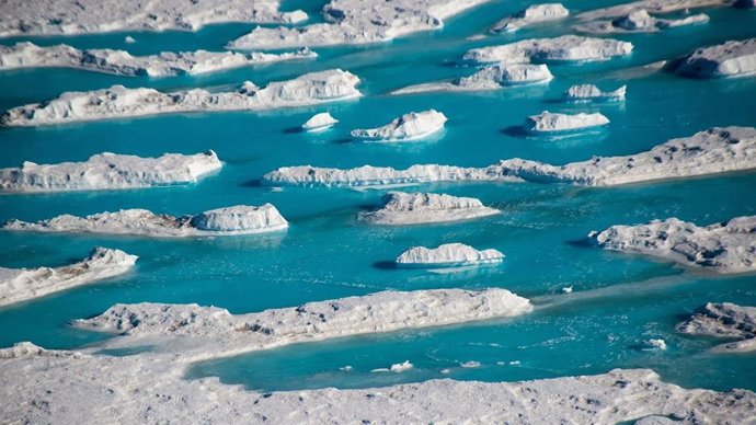 Miles de lagos de deshielo se extienden sobre la Antártida Oriental
