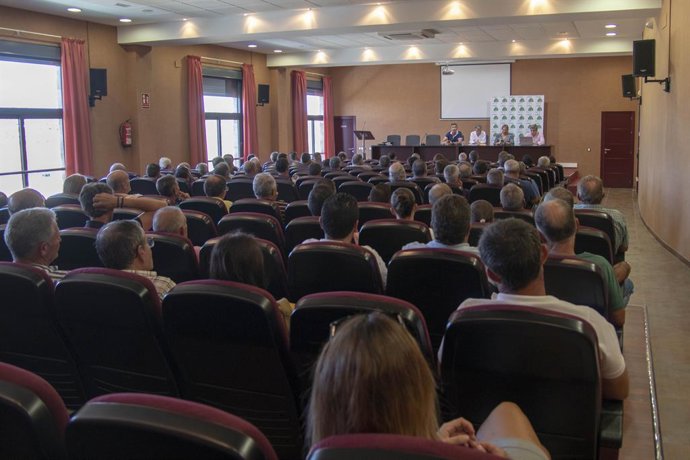 Huelva.-El Fresno y Fresno Guadalquivir informan a afectados sobre el agua de la