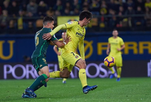 Gerard Moreno y Marc Bartra durante el Villarreal-Betis de LaLiga Santander 2018-2019