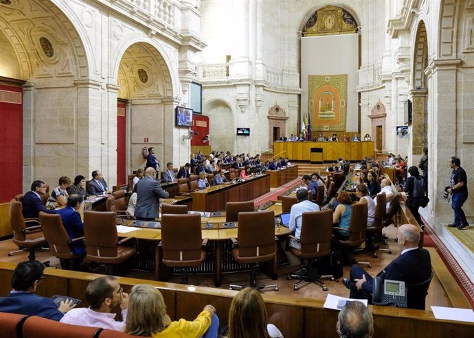 Pleno del Parlamento andaluz, en una imagen de archivo.