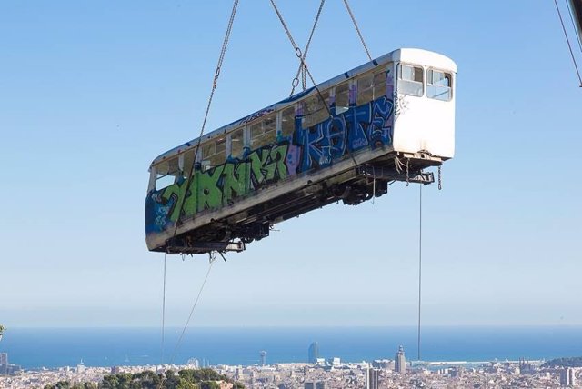 El Tibidabo de Barcelona empieza a retirar los vagones del funicular y inicia las obras de remodelación