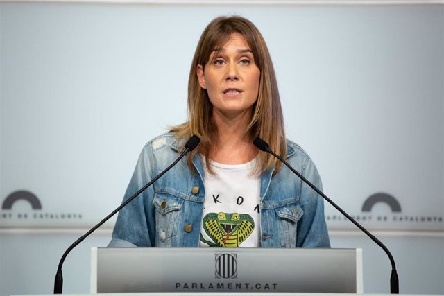 Jéssica Albiach (CatECP) interviene en rueda de prensa en el Parlament de Catalunya