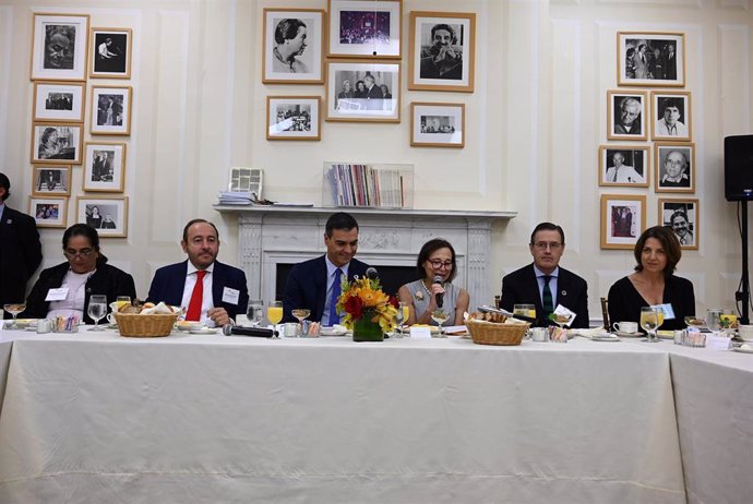 El presidente del Gobierno en funciones, Pedro Sánchez, durante el desayuno de trabajo en el que ha participado en The Americas Society and Council of the Americas.