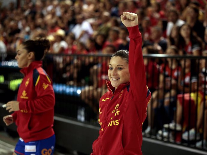 La selección española de balonmano celebra la victoria
