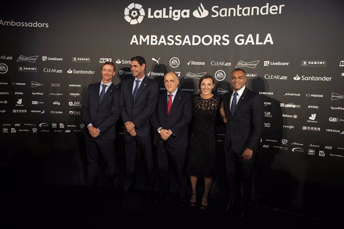 Fútbol.- Guti, Hierro, Denílson y Anair Lomba se unen a la plantilla de embajado