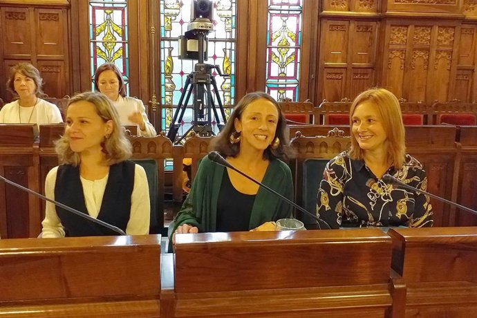 Melania Álvarez, en el centro