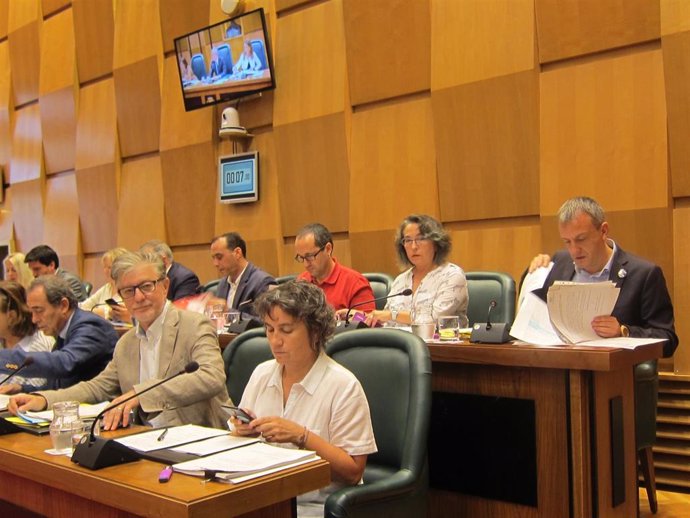Concejales de la oposición en el pleno del Ayuntamiento de Zaragoza