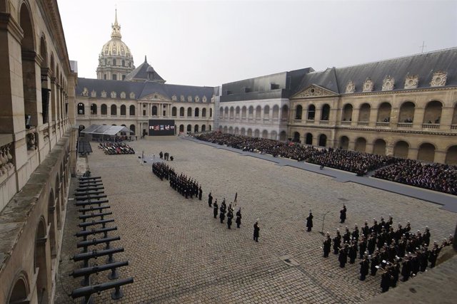 Los Inválidos durante el funeral por los atentados de París