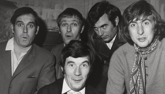 Los Monty Phyton: Eric Idle, John Cleese, Terry Gilliam, Terry Jones, Graham Chapman y Michael Palin