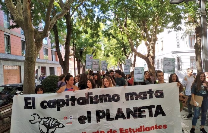 Manifestación de estudiantes por el clima en Guadalajara