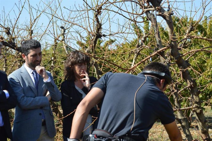 Jordi Puigneró y Teresa Jord en el primer campo conectado con 5G