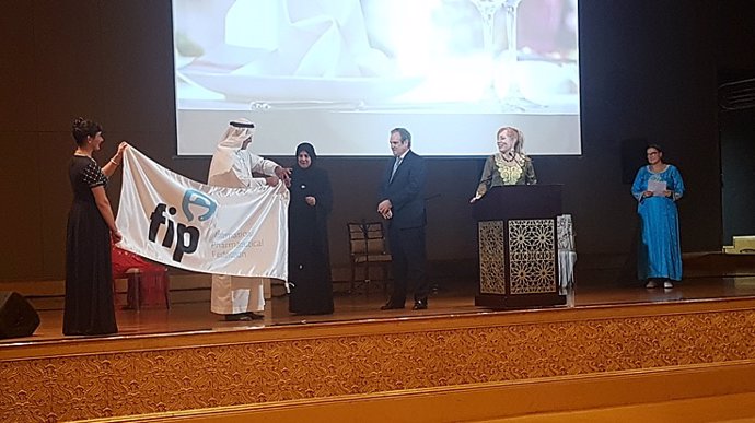 Representantes del CGCOF en la cena de clausura del 79 Congreso Mundial de Farmacia, que se ha celebrado en Abu Dabi