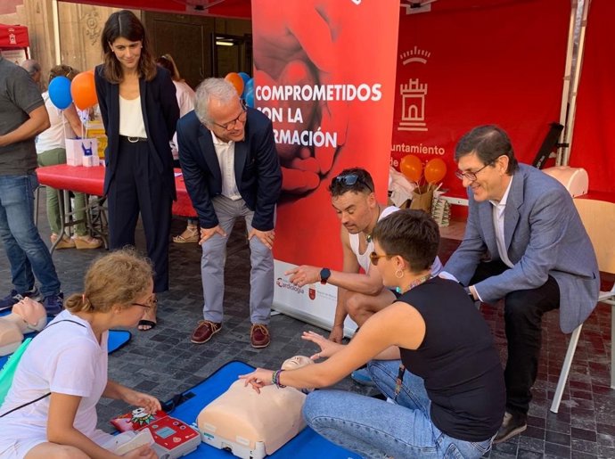 El consejero de Salud, Manuel Villegas, inauguró la Jornada Mi corazón, tu corazón organizada con motivo del Día Mundial del Corazón que se celebra el domingo.