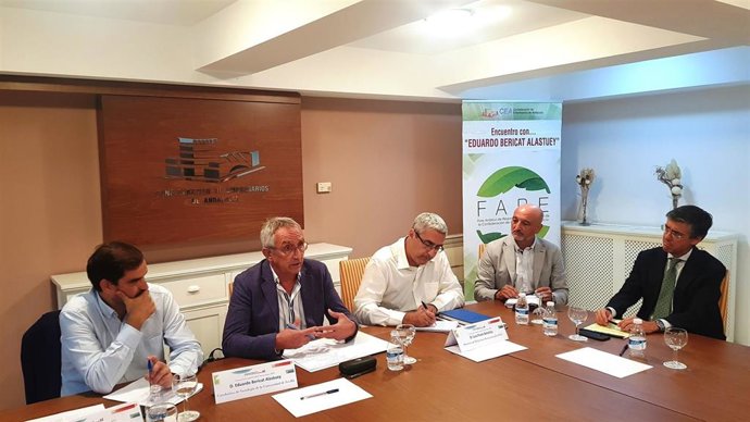 Intervención del catedrático y sociólogo Eduardo Bericat, este viernes en el foro 'Encuentros con' de la CEA.