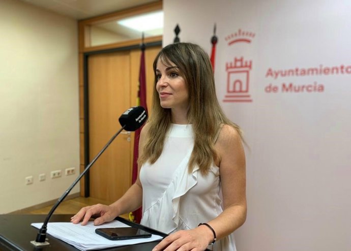 Rebeca Pérez da cuenta de los acuerdos de la Junta de Gobierno