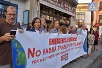 UGT-A y CCOO-A se concentran por la "emergencia climática" y sus efectos sobre el empleo