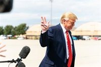 Trump dice que fue Irán quien le ofreció dialogar si retiraba las sanciones y que se negó