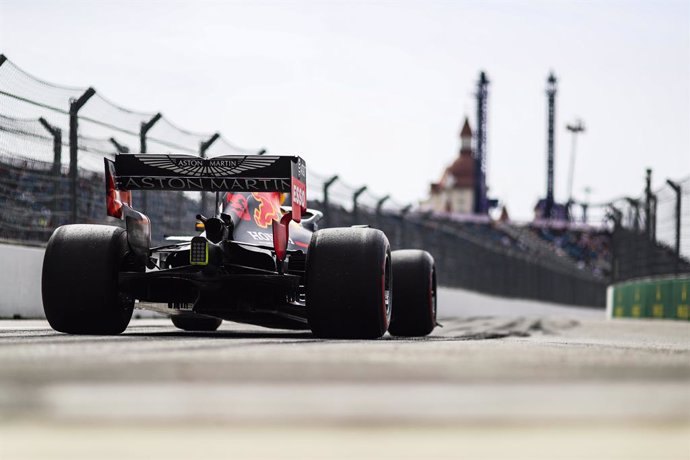 Fórmula 1/GP Rusia.- Verstappen (Red Bull) sorprende en Sochi a los Ferrari y lo