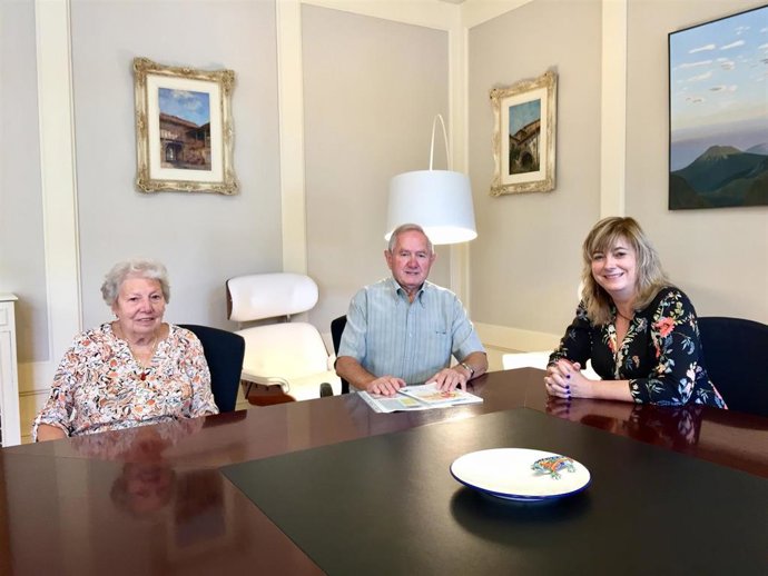 Consuelo y José M Oliver y Ana Ollo