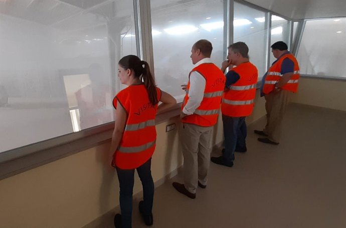 La consellera de Sostenibilidad y Medio Ambiente del Consell de Mallorca, Aurora Ribot, en una visita a la planta MAC Insular en Bunyola