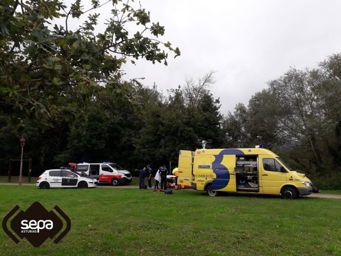 REscate de una mujer que se cayó al río en Villaviciosa.