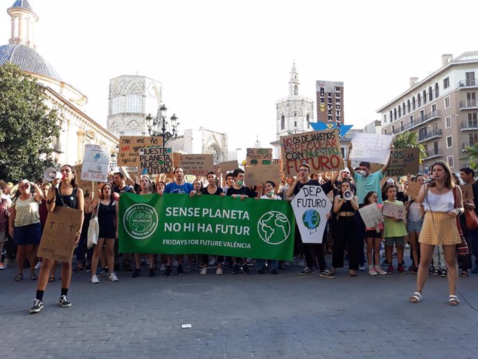 La manifestación por la emergencia climática clama en Valencia que "no tenemos u