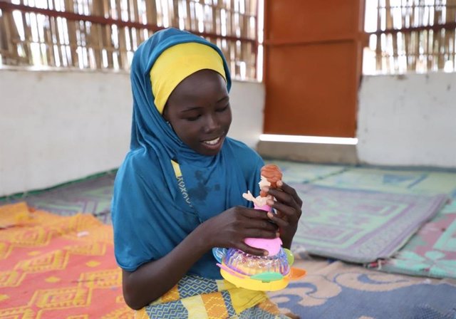Una niña desplazada por la violencia de Boko Haram en Níger
