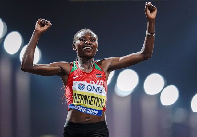 28 September 2019, Qatar, Doha: Kenya's Ruth Chepngetich celebrates after winning the women's marathon race during the 2019 IAAF World Athletics Championships. Photo: Michael Kappeler/dpa