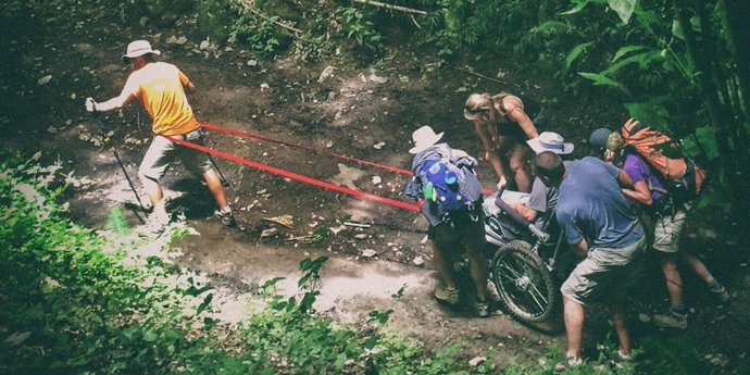 Comienza la ruta 'Te empujaré: Camino accesible', el viaje al Camino de Santiago para personas con movilidad reducida