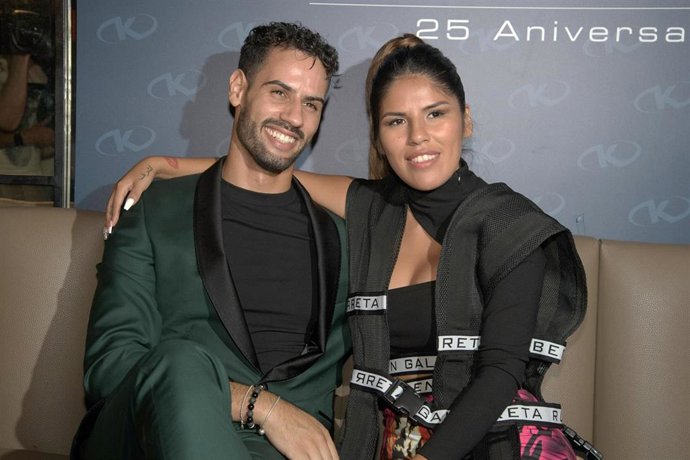 Isa Pantoja presenta su nuevo single "Ahora estoy mejor" con la notable ausencia de su familia