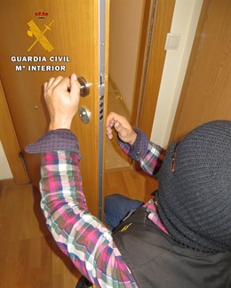 Tres detenidos por un presunto delito de robo en una vivienda particular de Villarrobledo