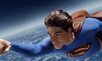 Primer vistazo a Brandon Routh como Superman en Crisis en Tierras Infinitas