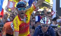 Alejandro Valverde se reta en la exigente defensa del maillot arco iris