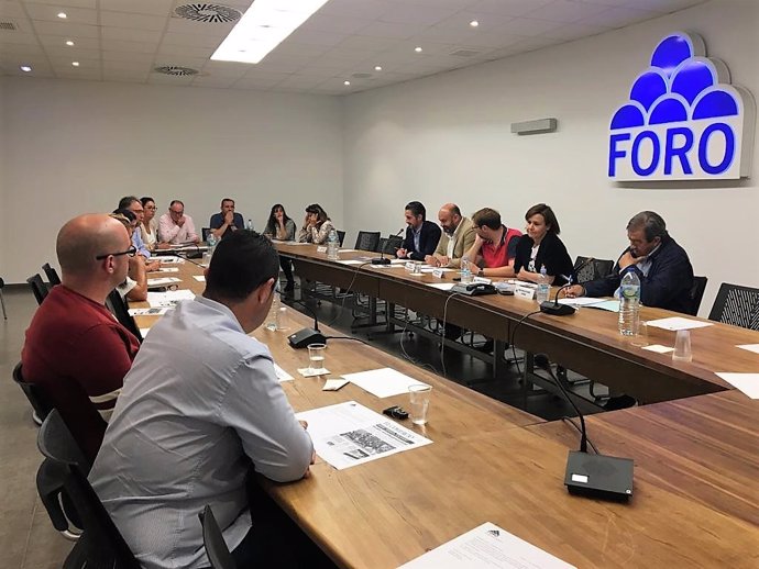 Reunión extraordinaria de la Comisión Directiva de Foro Asturias celebrada en la Sede Regional de Oviedo en la que se ha aprobado por unanimidad el acuerdo de coalición electoral de PP y FORO para las Elecciones Generales del próximo día 10 de noviembre.