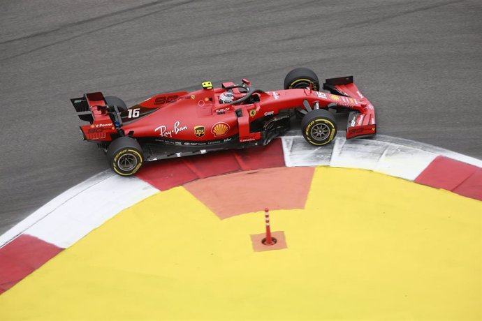 AV.- Fórmula 1/GP Rusia.- Leclerc se lleva también la pole en Sochi y Sainz sald
