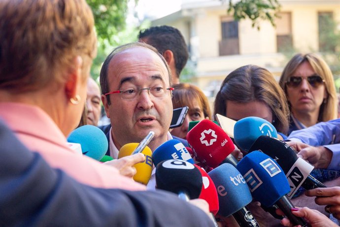El primer secretari del PSC, Miquel Iceta, atén als mitjans de comunicació abans de la reunió del Comit Federal del PSOE, a Madrid (Espanya) el 28 de setembre de 2019.