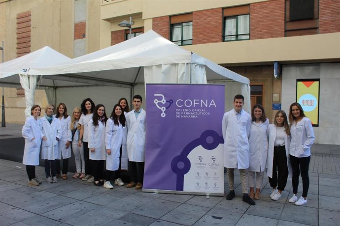 Representantes del COFNA celebran el Día Mundial del Farmacéutico con una jornada saludable en la calle
