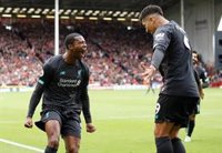 Wijnaldum mantiene el pleno y el liderato del Liverpool en la Premier