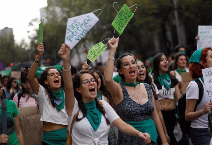 Miles de mujeres mexicanas han salido a la calle de diversas ciudades  a manifestarse por la legalización del aborto 