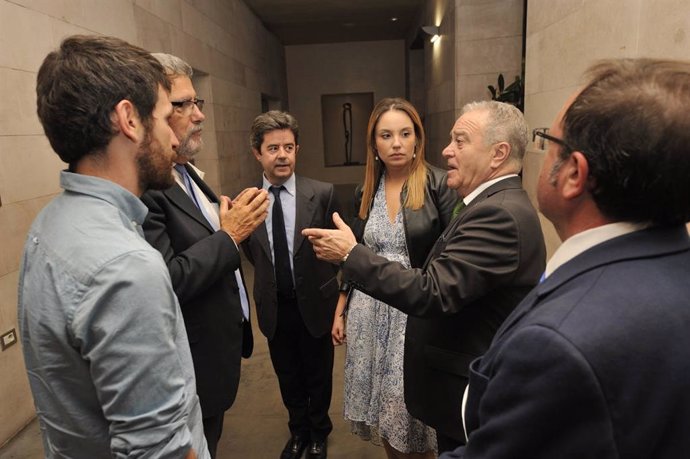 Representantes institucionales tras la reunión del Patronato del Estudio General de Huesca.