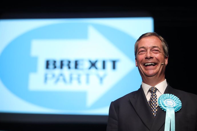 R.Unido.- Farage afirma que se presentará a las próximas elecciones parlamentari