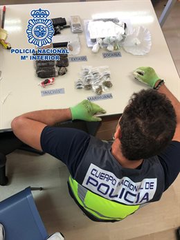 Nota De Prensa: "La Policía Nacional Ha Detenido En Alicante A Una Persona Con Más De Un Kilo De Cocaína En Su Vivienda"