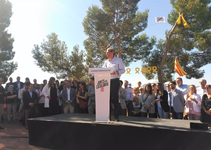 El president de la Generalitat, Quim Torra, en un acte de JxCat davant la presó de Lledoners, a Sant Joan de Vilatorrada (Barcelona)