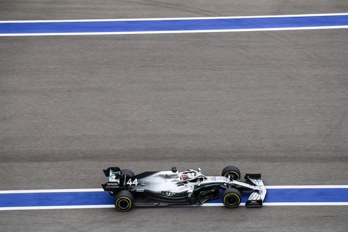 AV.- Fórmula 1/GP Rusia.- Hamilton reina en un nuevo desastre de Ferrari y Sainz