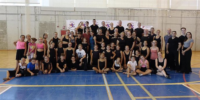 Asistentes a la Jornada de Tecnificación de baile deportivo en Sa Indioteria.