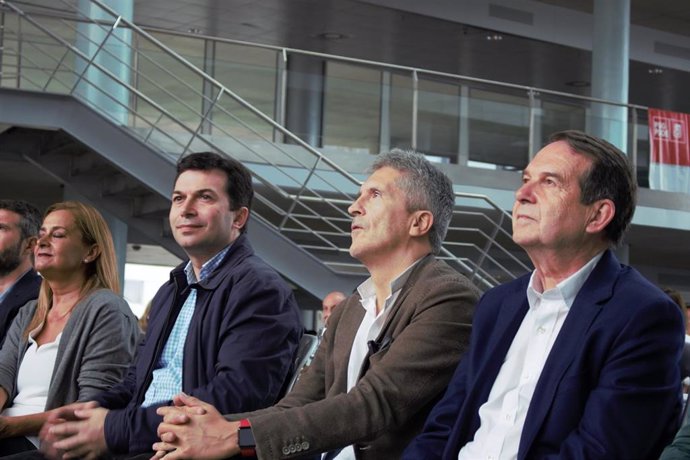 El secretario xeral del PSdeG, Gonzalo Caballero, el ministro del Interior, Fernando Grande-Marlaska y el alcalde de Vigo, Abel Caballero, en la II Fiesta de la Rosa en Vigo