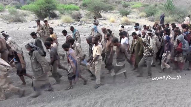 Combatientes capturados tras una ofensiva de los huthis en Najrán, en territorio saudí