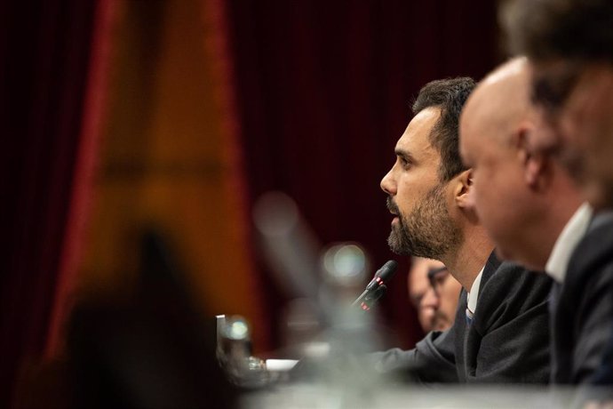 El president del Parlament de Catalunya, Roger Torrent, crida a l'ordre a l'hemicicle durant el debat sobre política general al Parlament de Catalunya, a Barcelona, 25 de setembre del 2019.